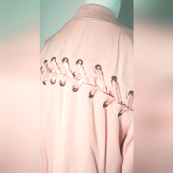 THE EDIT by Seventeen-size L- lined pink long Jacket-closes with zipper at front - Picture 4 of 11